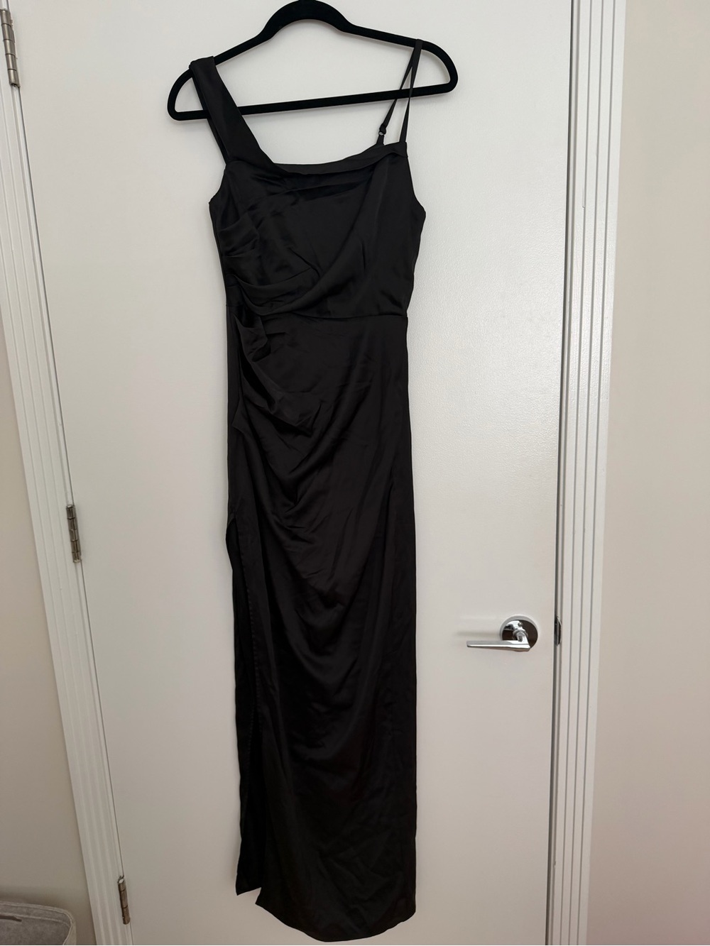 Lulu’s Black One-Shoulder Formal Dress